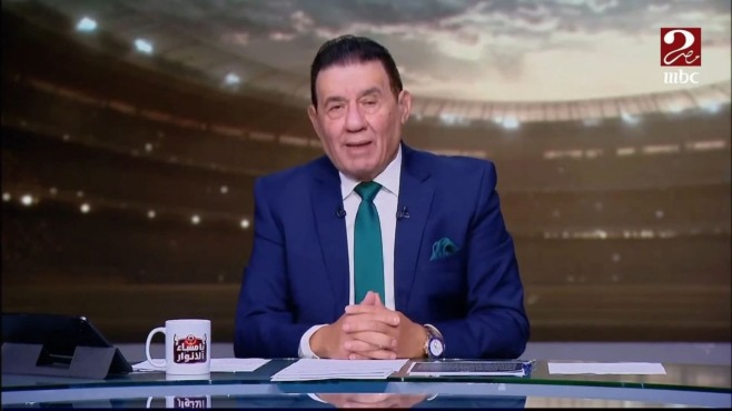 صورة أرشيفية لمدحت شلبي على شاشة برنامج مساء الأنوار