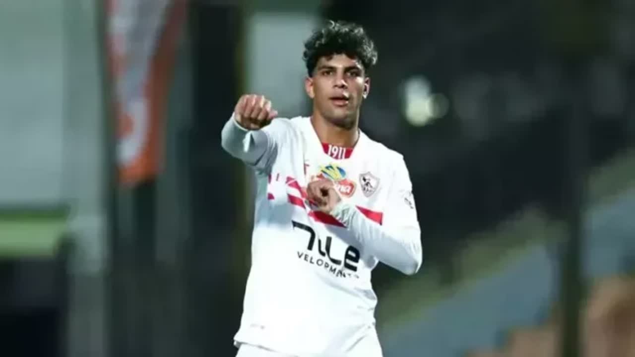 لاعب بقميص الزمالك الأبيض في لقطة أرشيفية