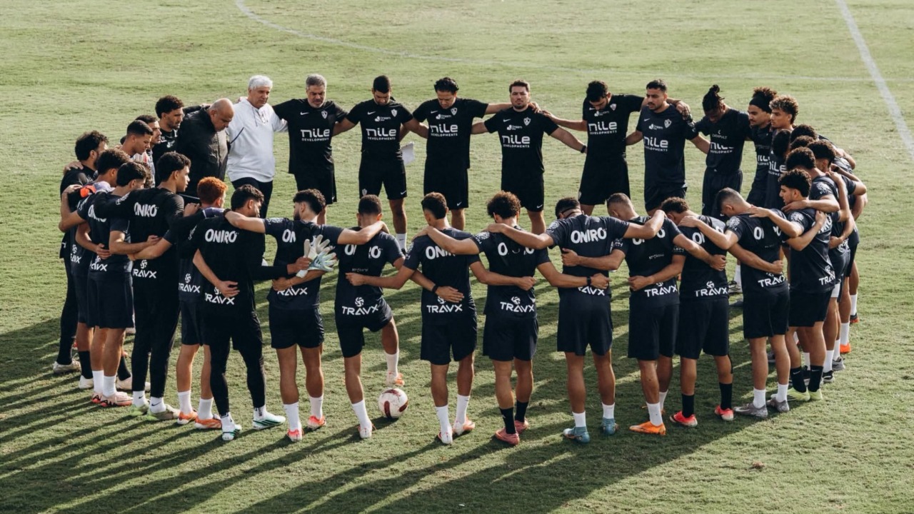 معتمد جمال يتحدث مع لاعبي الزمالك قبل المران