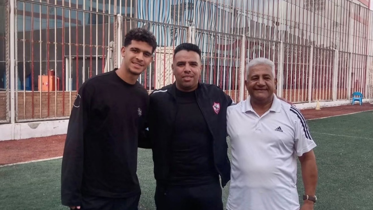 محمد حمد يساند ناشئي الزمالك في مباراة إنبي